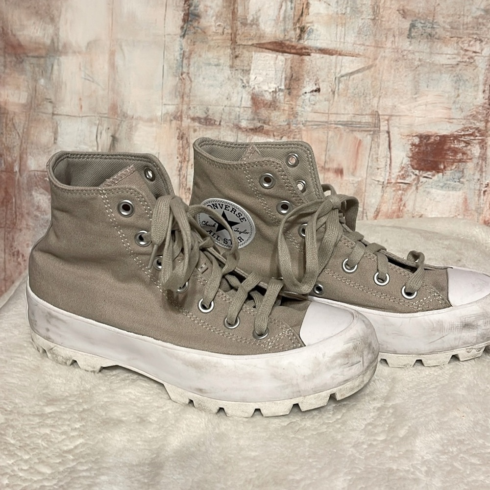 Women’s size 7 converse hi chunky chucks Tan